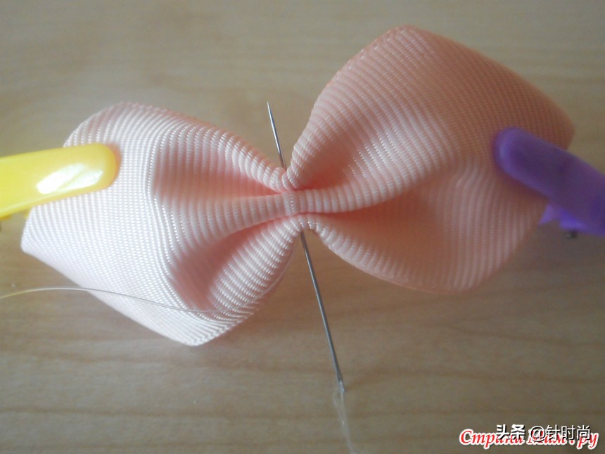 丝带儿童头花蝴蝶结手工制作过程,丝带蝴蝶结头花制作教程