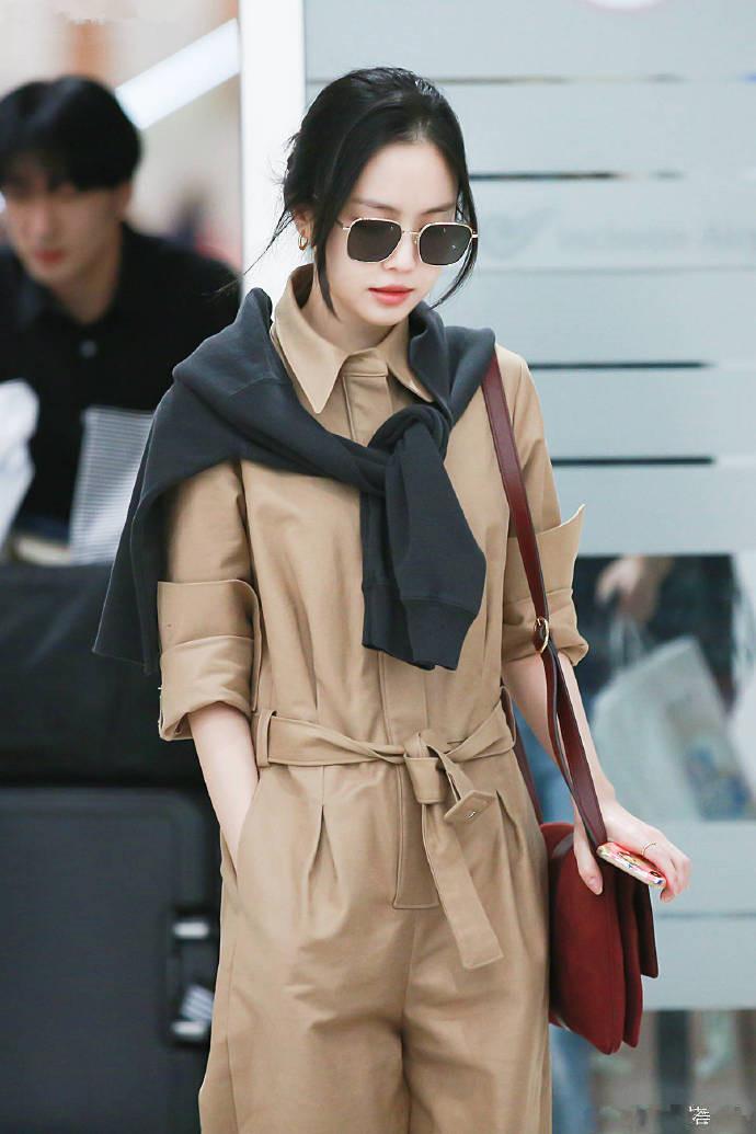 南韩妖精孙娜恩穿搭,孙娜恩春日游穿衣搭配