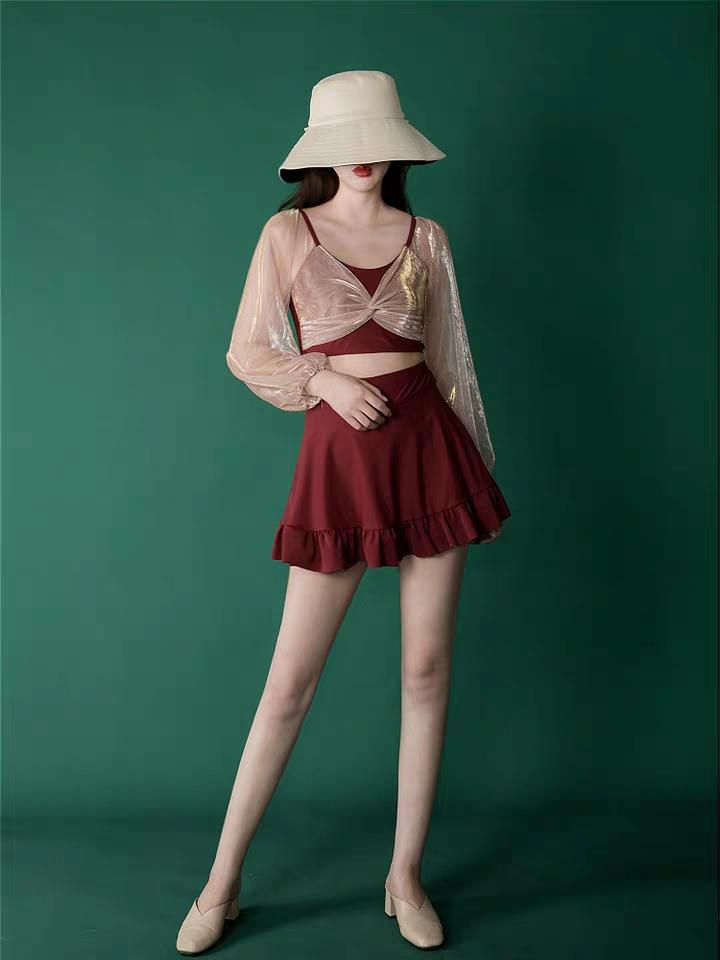 什么样的泳衣穿起来好看有高级感,如何选到又好看又保守的泳衣