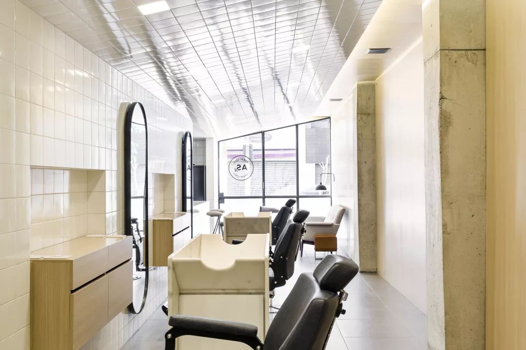 案例赏析丨小面积、长廊型，街边店也可以超有品味！