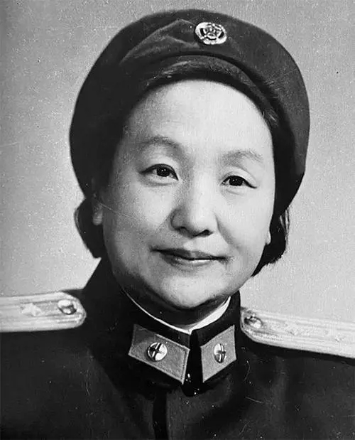 十大大将夫人新中国成立后都担任什么工作，1955年有几人授衔