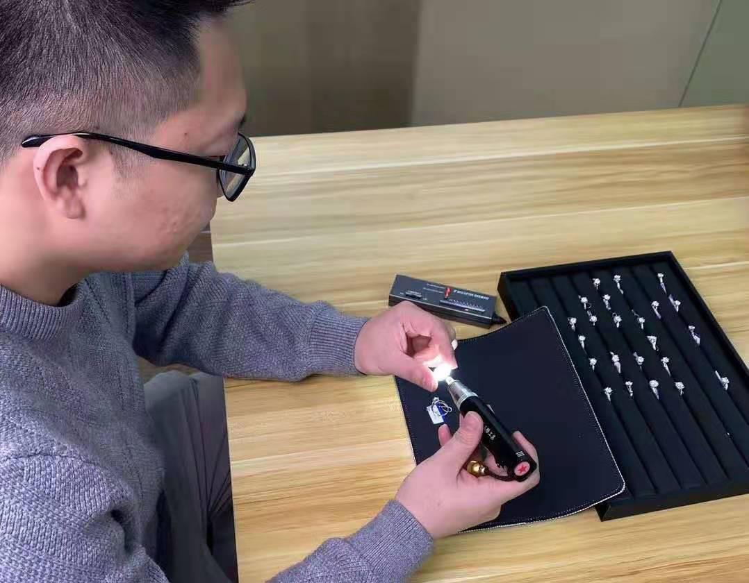 围观：梧州人开的公司邀香港明星来开直播带货专场啦