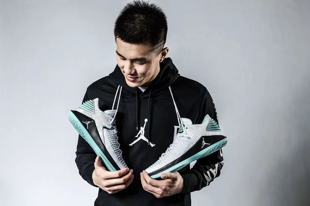 郭艾伦穿的什么球鞋,郭艾伦国家队最新上脚球鞋