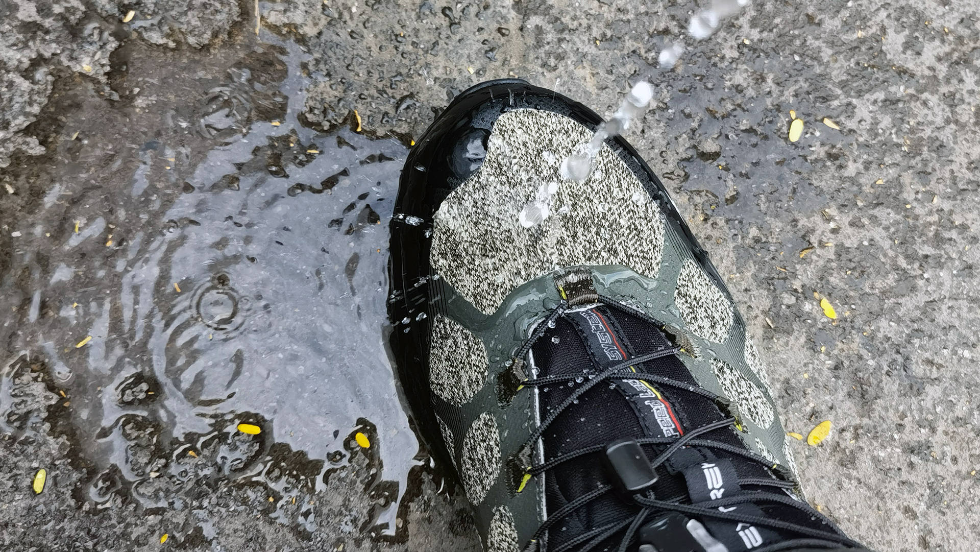 千元内性价比最高徒步鞋,千元以内性价比高的跑步鞋