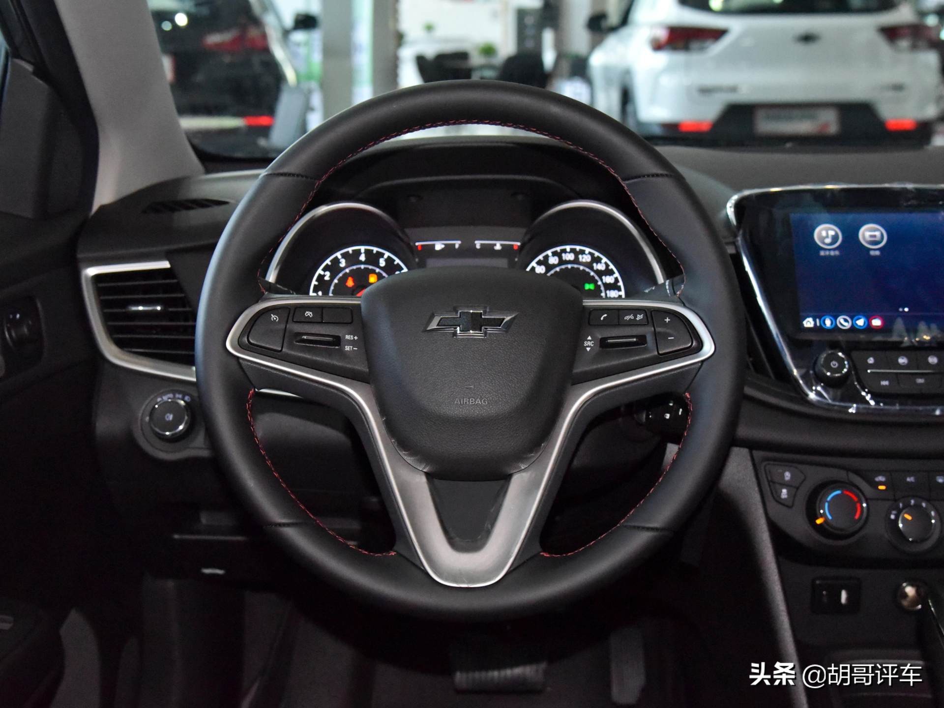 雪佛兰科鲁泽测评轻混,试驾雪佛兰科鲁泽2020款价格