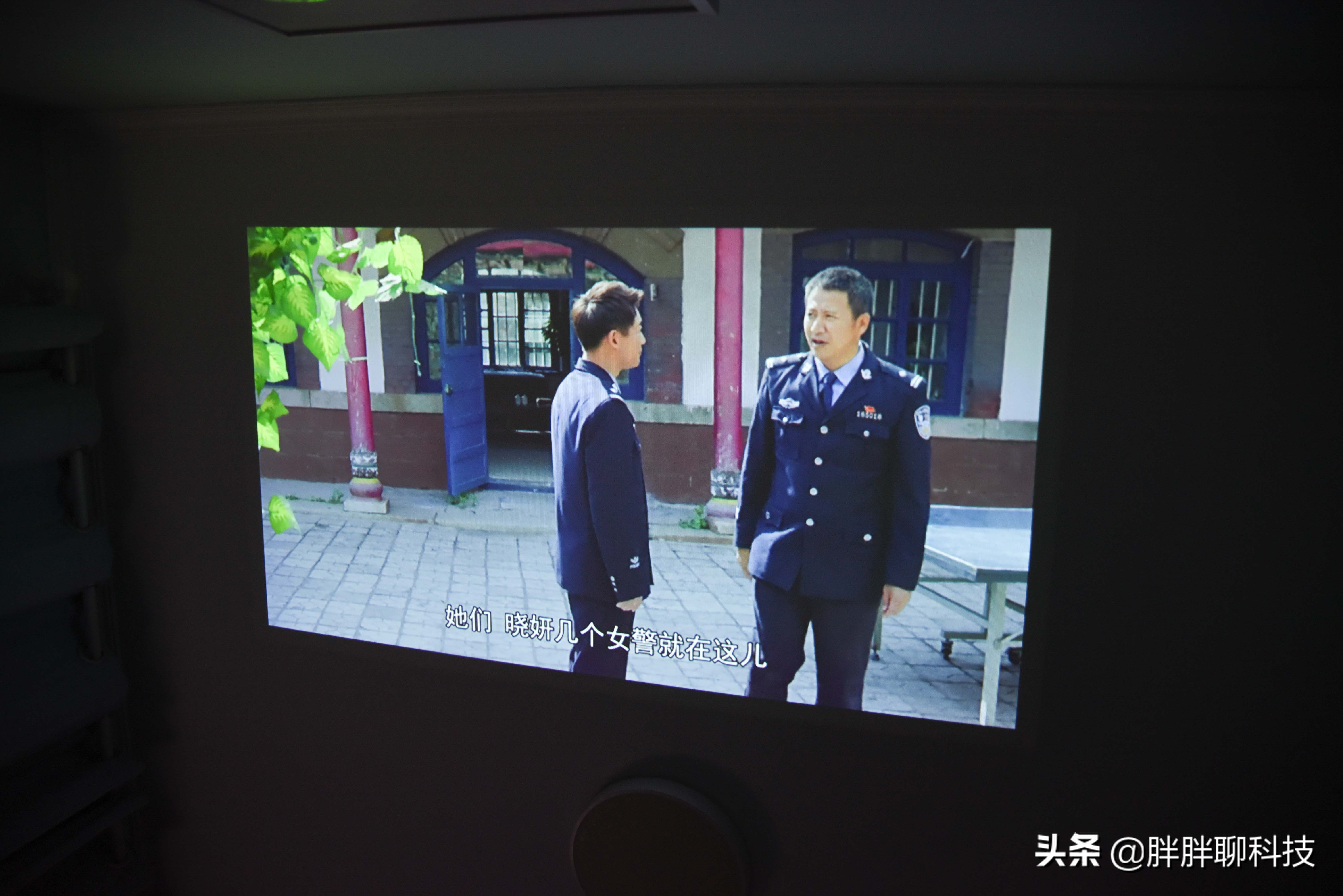 联想投影仪t200和l5哪个好用,联想投影仪t200价格