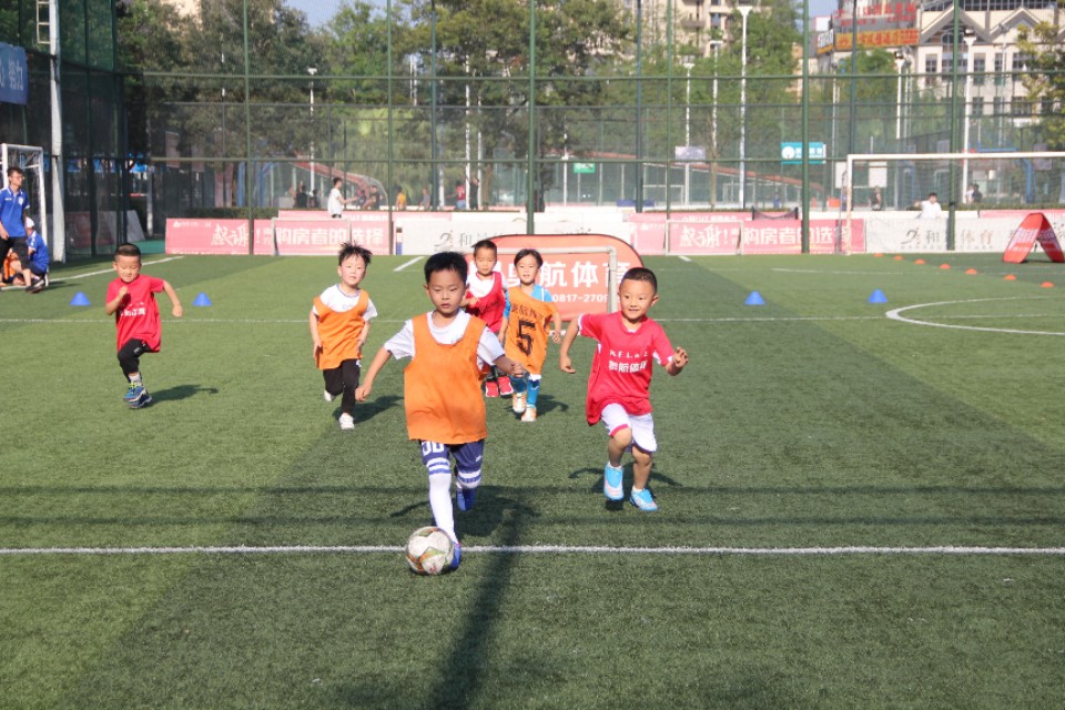 南充足球青训俱乐部,南充奥航足球俱乐部教练