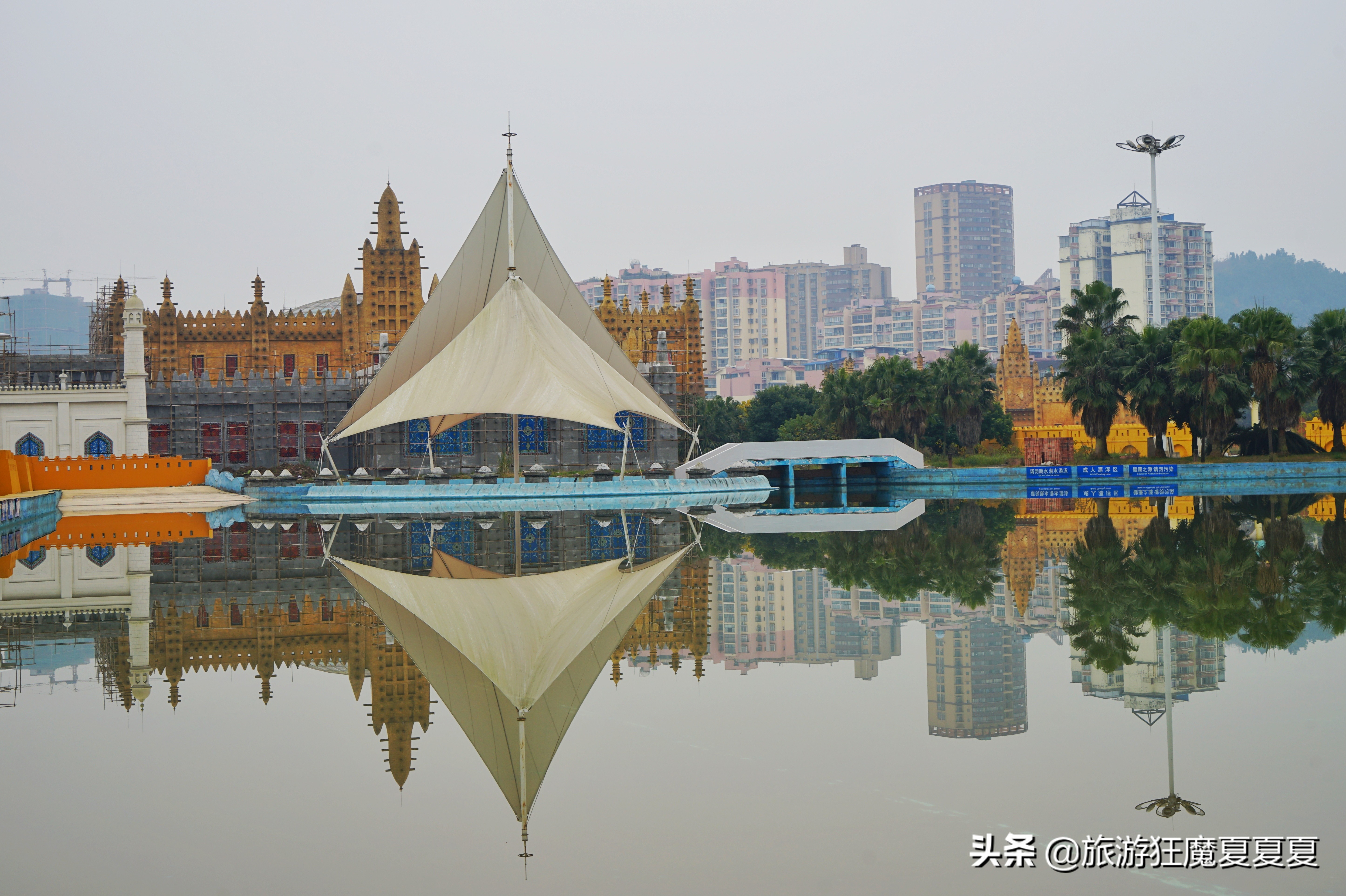 四川大英明明地处内陆，却因“海”而出名，不会潜水也能漂浮水上