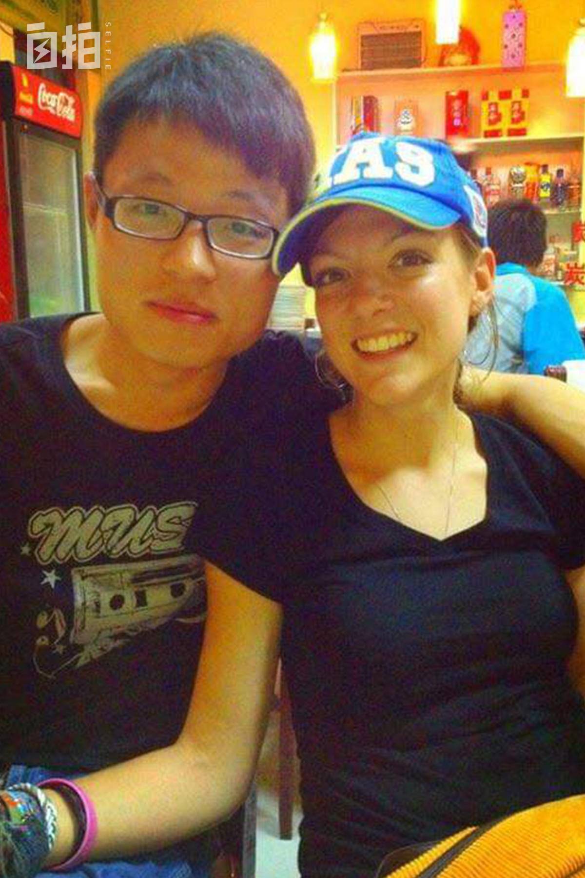 35岁中国小伙娶26岁美国妻子,八年前河南小伙娶大五岁美国妻子