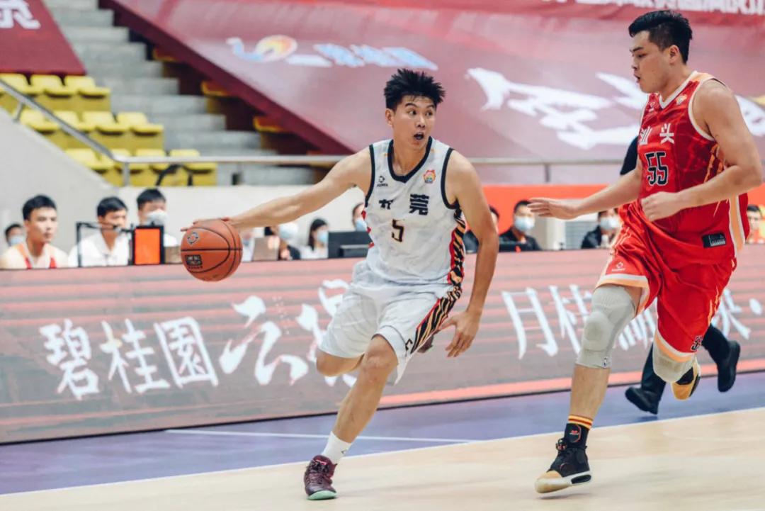 2020广东联赛决赛清远,广东队最终以54分的优势狂胜对手