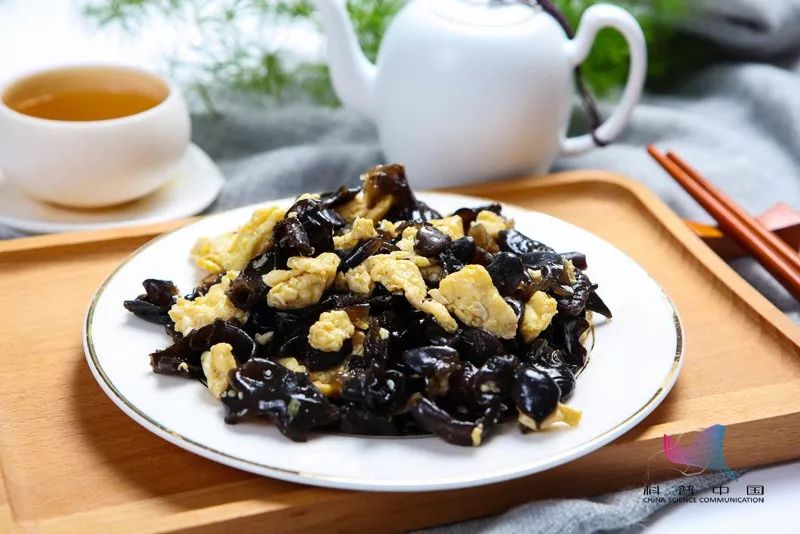 分享这种木耳千万不要吃小心中毒,吃木耳也会中毒谣言还是事实