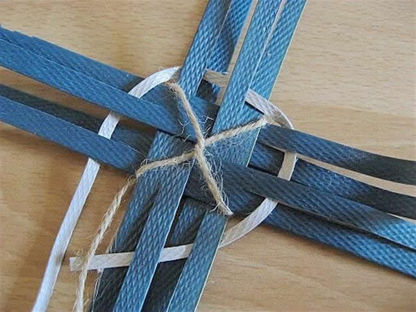 打包带编手工花篮教程视频,教你用打包带编圆篮子视频