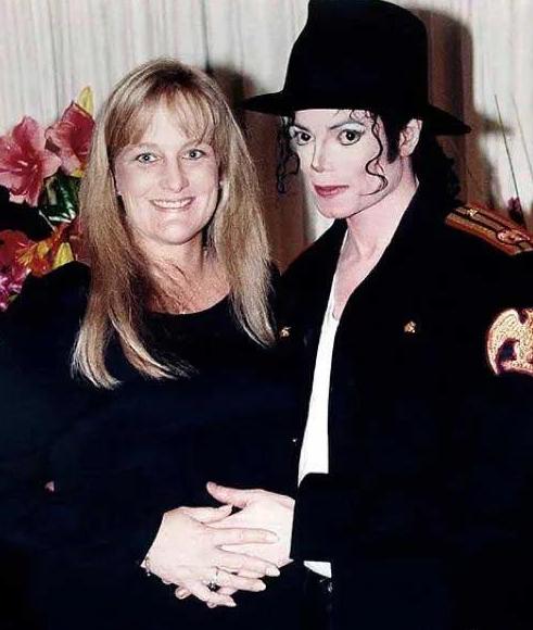 迈克尔杰克逊的第三个孩子现状,迈克尔杰克逊的儿女现状