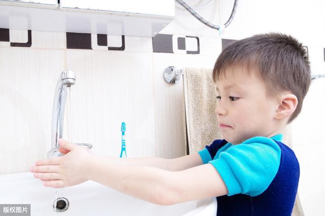 孩子眼球十几分钟被融化,儿童眼球被融化的危害