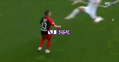 c罗的十大暴力犯规,c罗沙超杯遭暴力飞铲躺在地上