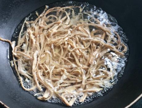 笋干怎么泡更容易软,笋干焯水要过冷水洗吗