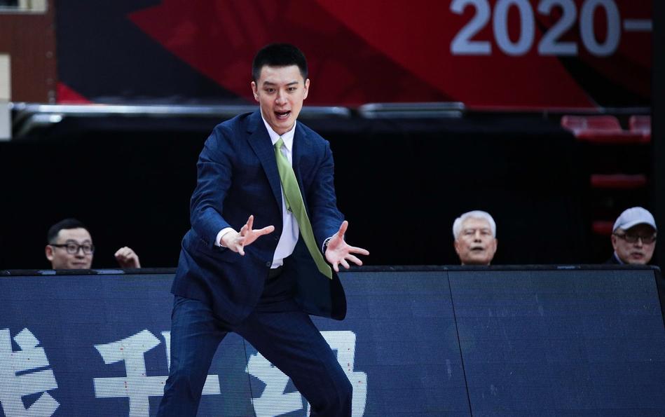 郭艾伦现在为什么不用穿李宁球鞋,郭艾伦球鞋事件缺席了几场比赛