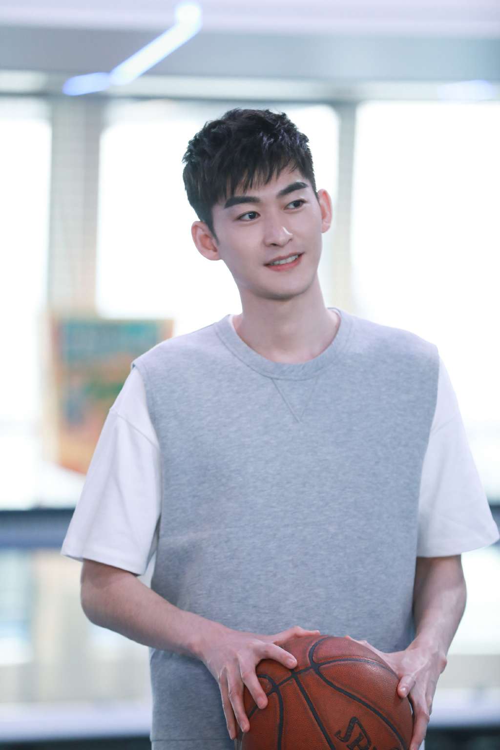 长脸型适合怎样的发型男士款,圆脸发型男最流行什么发型