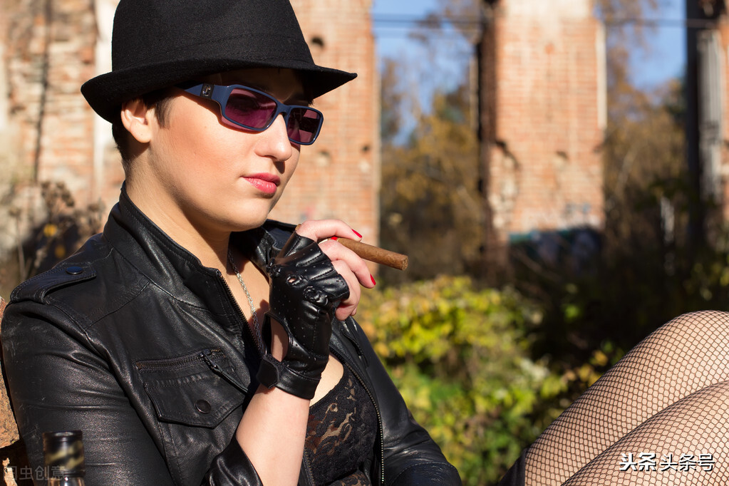 做美甲怎么防止手变黑小妙招,做的美甲颜色变黑了怎么办