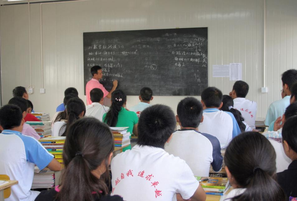 楂樹腑鐢熷拰鑱岄珮鐢熺殑鍖哄埆,楂樹腑鐢熷拰鑱岄珮鐢熺殑鍖哄埆瑙嗛