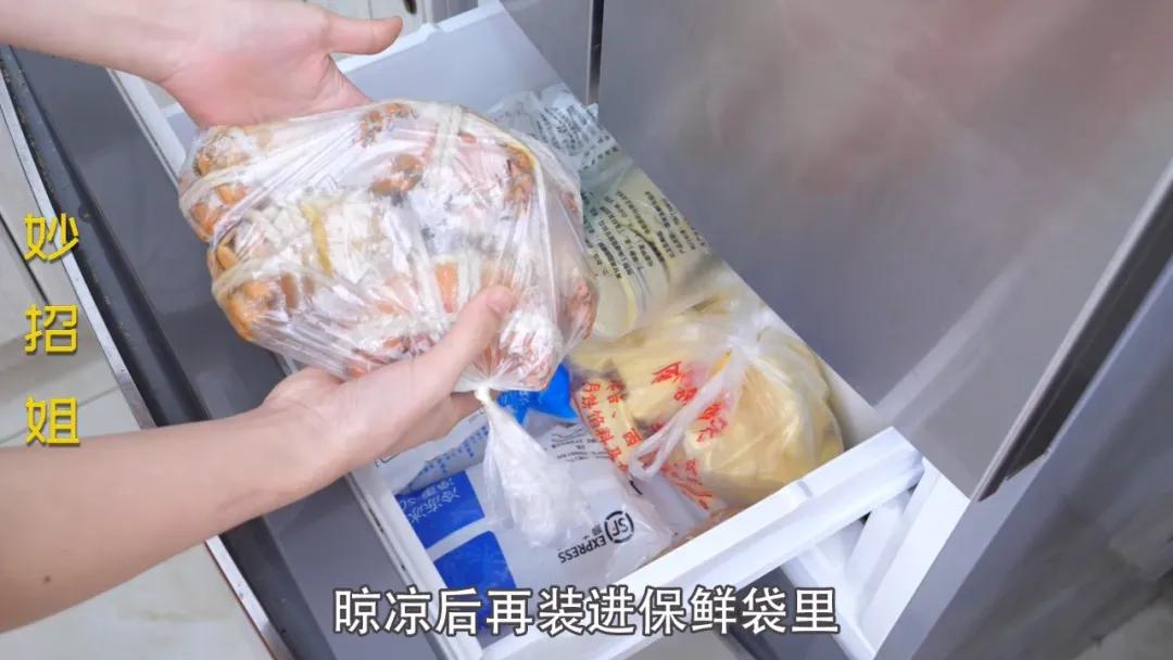 卖螃蟹怎么存放活得更久,蟹农是怎么保存螃蟹的
