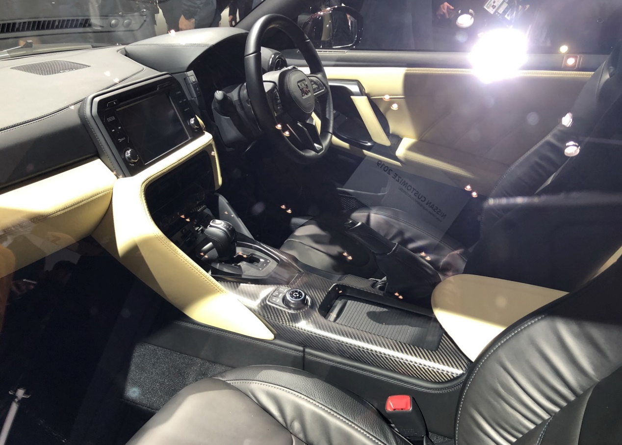 gtr2020款战神顶配,gt-r50周年限量版