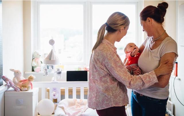 新生儿宝宝不吃母乳很涨奶怎么办,新生婴儿不吃母乳解决方法