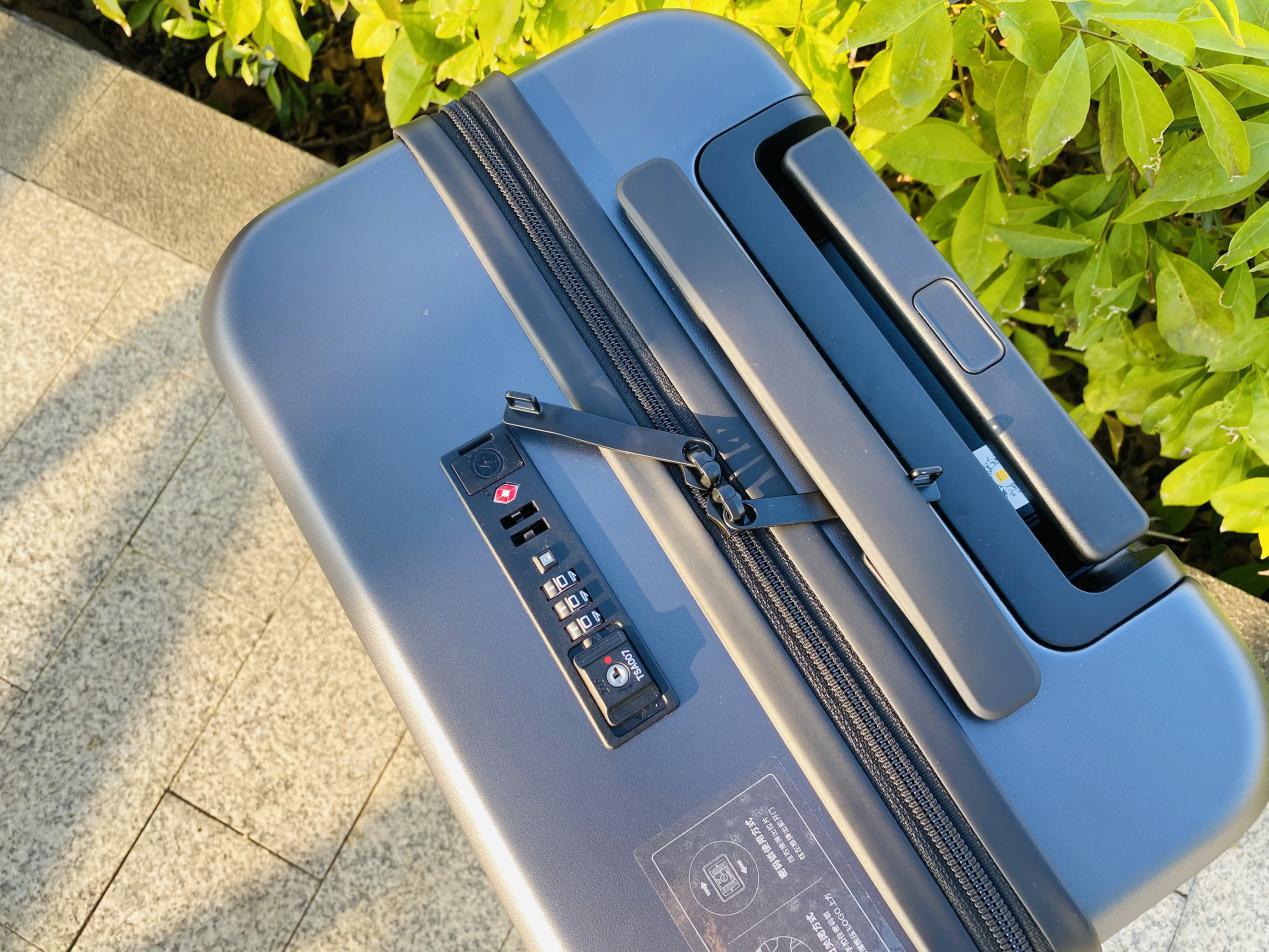 行李箱100寸可充电,行李箱22寸能充电