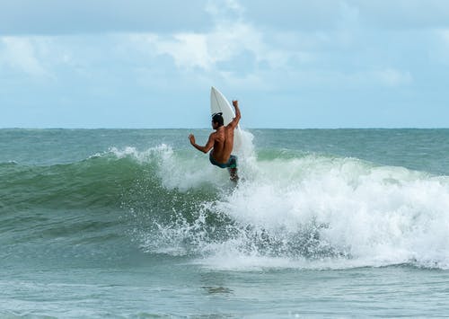 玻尿酸护肤成分以及功能介绍,玻尿酸护肤产品真的能进入皮肤吗
