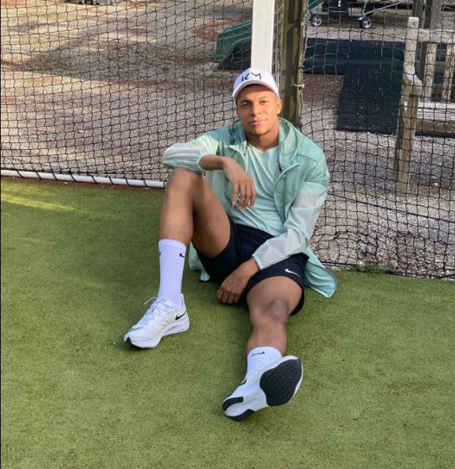 疫情叫停的足球联赛,疫情严重的国家足球联赛