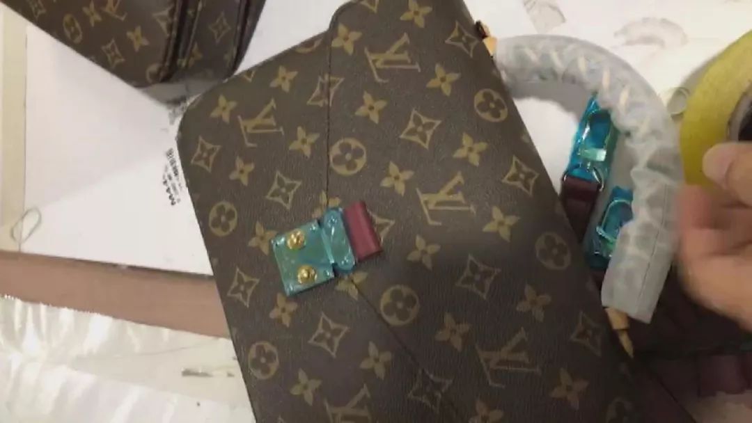 迪拜买名牌包,大牌包造假迪拜