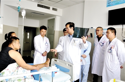 以医者之力护百姓安康,以医者仁心守护健康