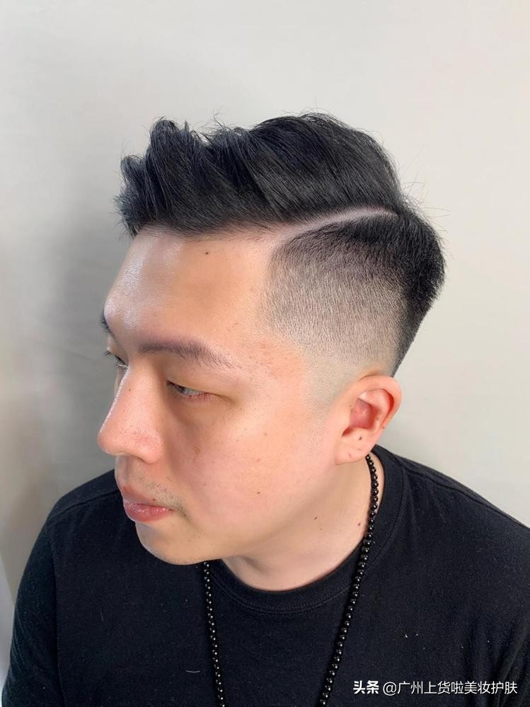 三款热搜的男生清爽露额头发型！让女孩对你刮目相看