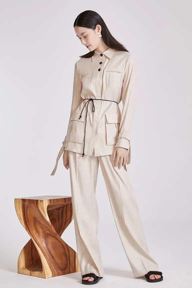 今年流行的衬衫带字母,今年流行衬衫长款花色