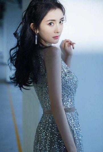 杨幂一样的发型时尚又实用,杨幂适合特别短发发型