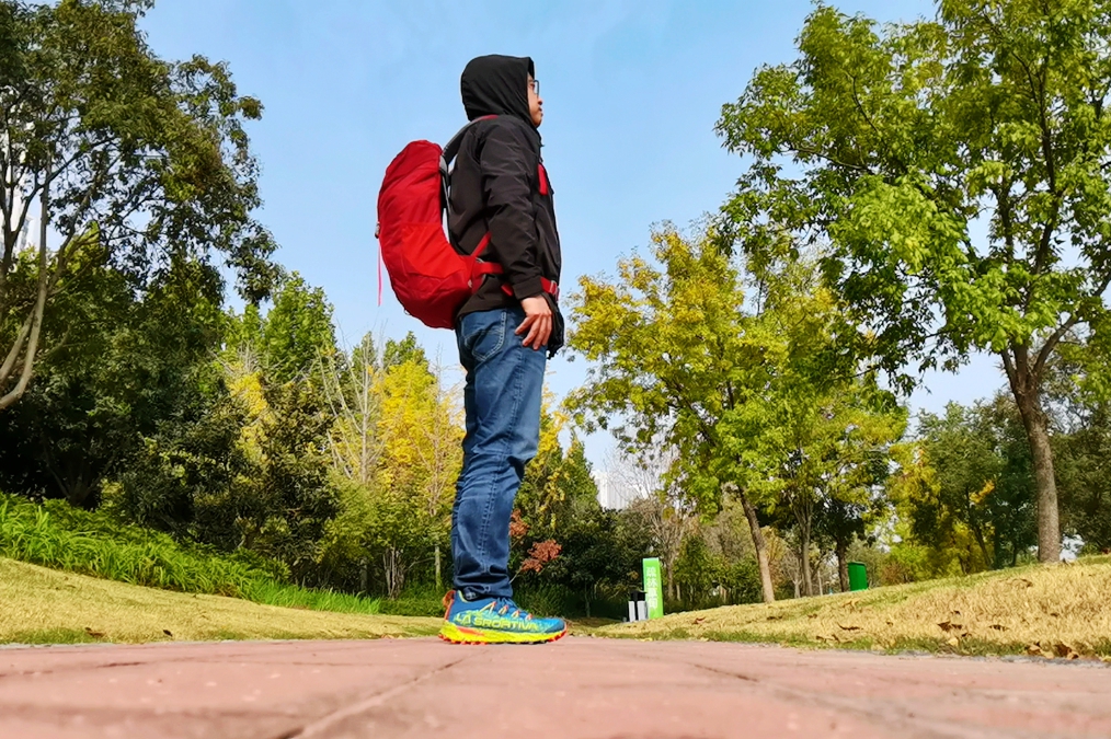 踏秋而行,踏秋而行原唱完整版