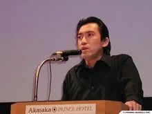 有人愿意花几百块钱，买下被这个光头“喷子”拉黑的资格