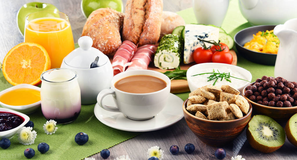 现在年轻人白发为什么越来越常见,中年白发怎么样才变黑发