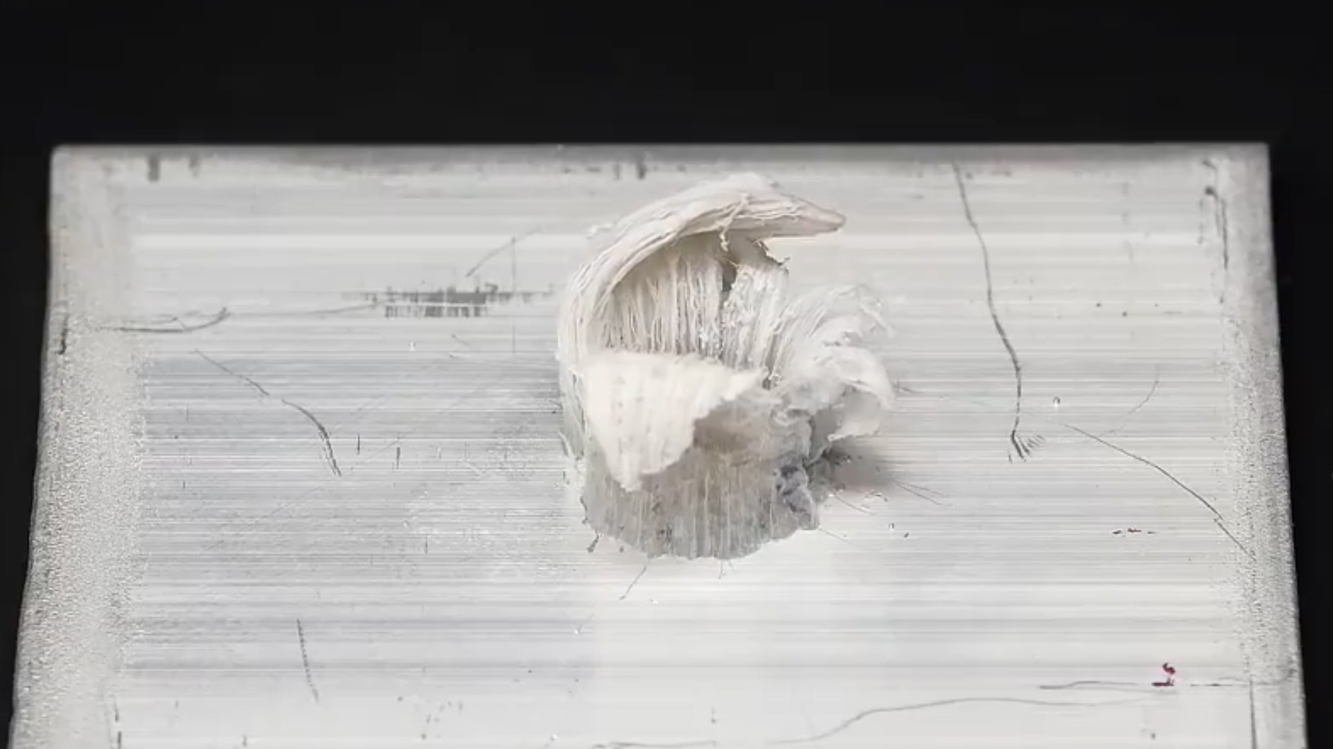 如果水银滴到飞机上真会有问题吗,一个水银对飞机有什么危害