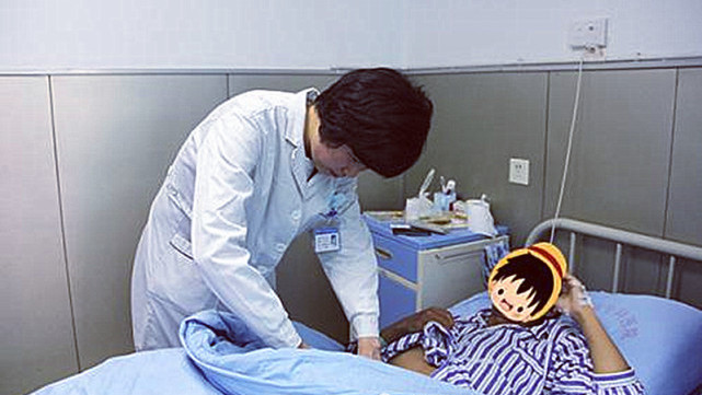 胆囊炎小姐姐为了减肥只吃鸡蛋，结果住进了医院