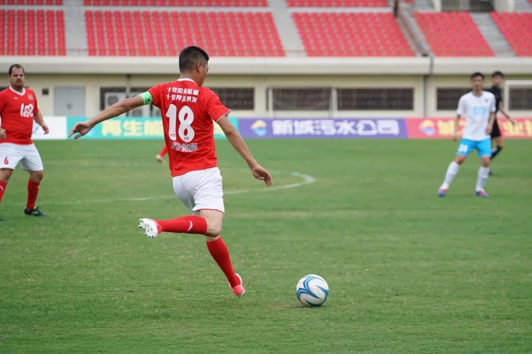 冲上中乙，是上海这家业余足球俱乐部成立十周年的最好礼物