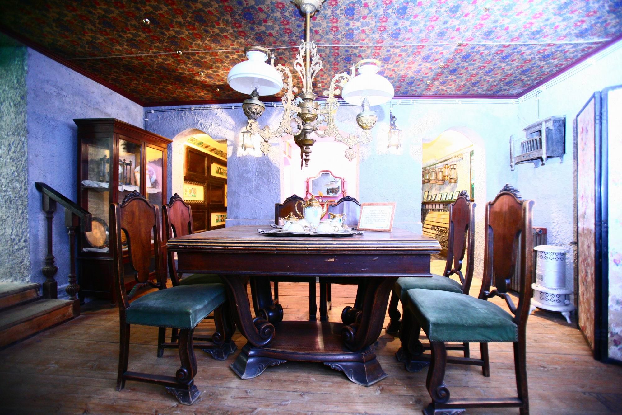 五大道其实有二十多条路，百年前富人区，五六百户都是顶级豪门