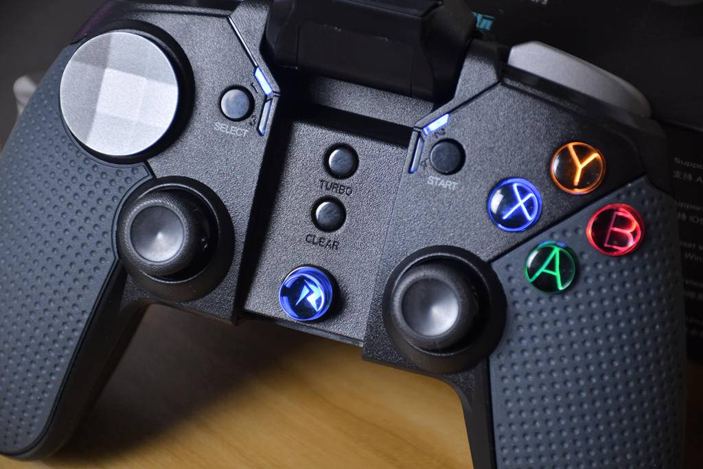 微软和索尼的游戏手柄哪个好用,目前最值得入手的游戏手柄