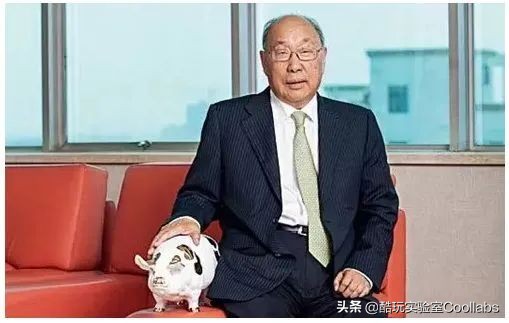 81岁河南首富，*养包***妇情**、暗通美国？