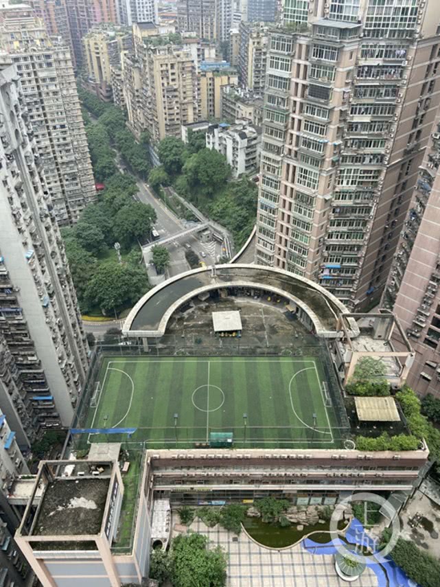 重庆空中足球场视频,重庆九龙坡空中足球场