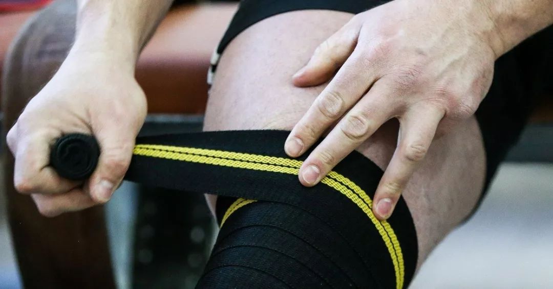 深蹲不超过10秒,深蹲不到100kg