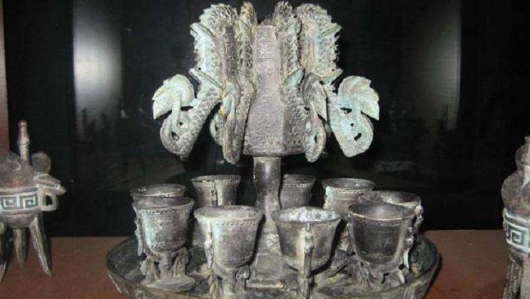 国宝“九龙杯”被偷，周总理为不伤及外宾友谊，是如何智取归还的