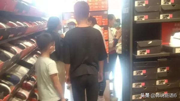 工地带孩子去买耐克被歧视,农民工带孩子去耐克买衣服被拒