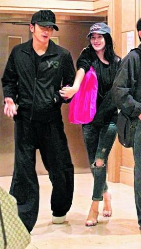 黑料铺天盖地,黑料满天飞娱乐圈