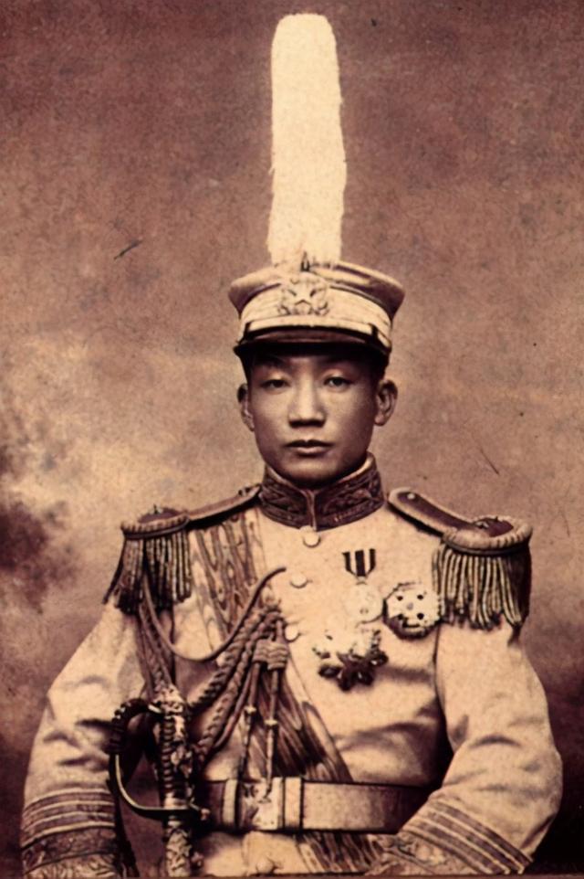 杜家岩之战：*伯承刘**背水一战打败杨森，几十人缴械上万人